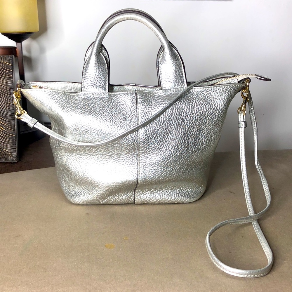 BR Silver metallic leather handbag with removable cross body strap.